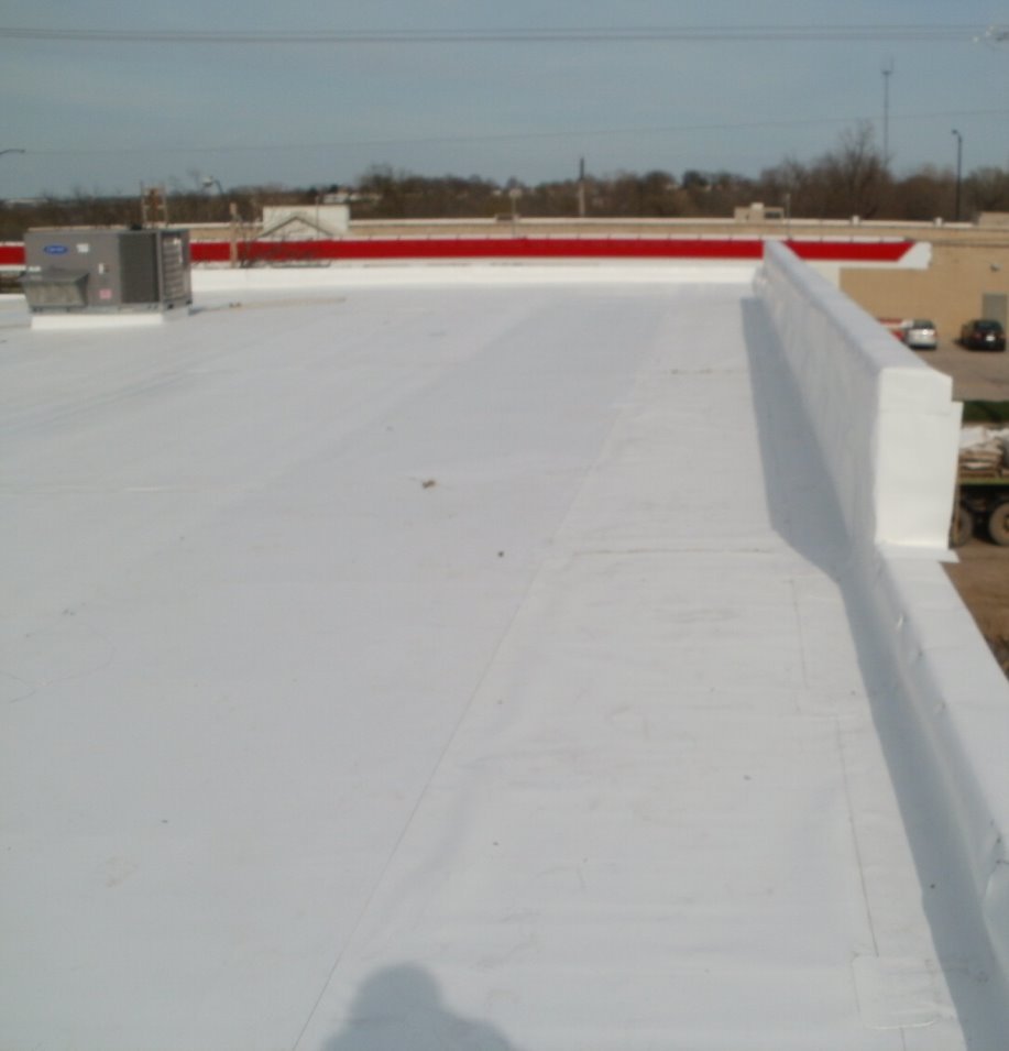 Flat Roof Installation – Commercial Retail Facility
